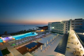 Отель King Evelthon Beach Hotel & Resort  Пафос